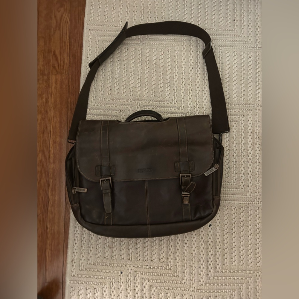 Kenneth Cole Men’s Classic Brown Leather Crossbody Cross Body Messenger Bag